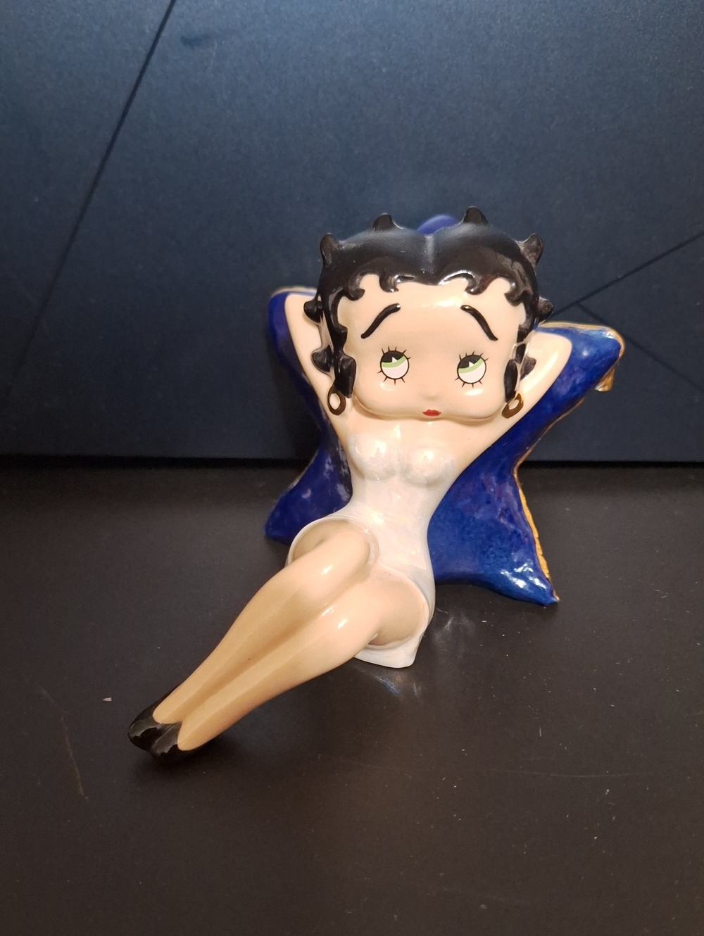 Betty Boop Figurine Limited Edition Lazy Daze
